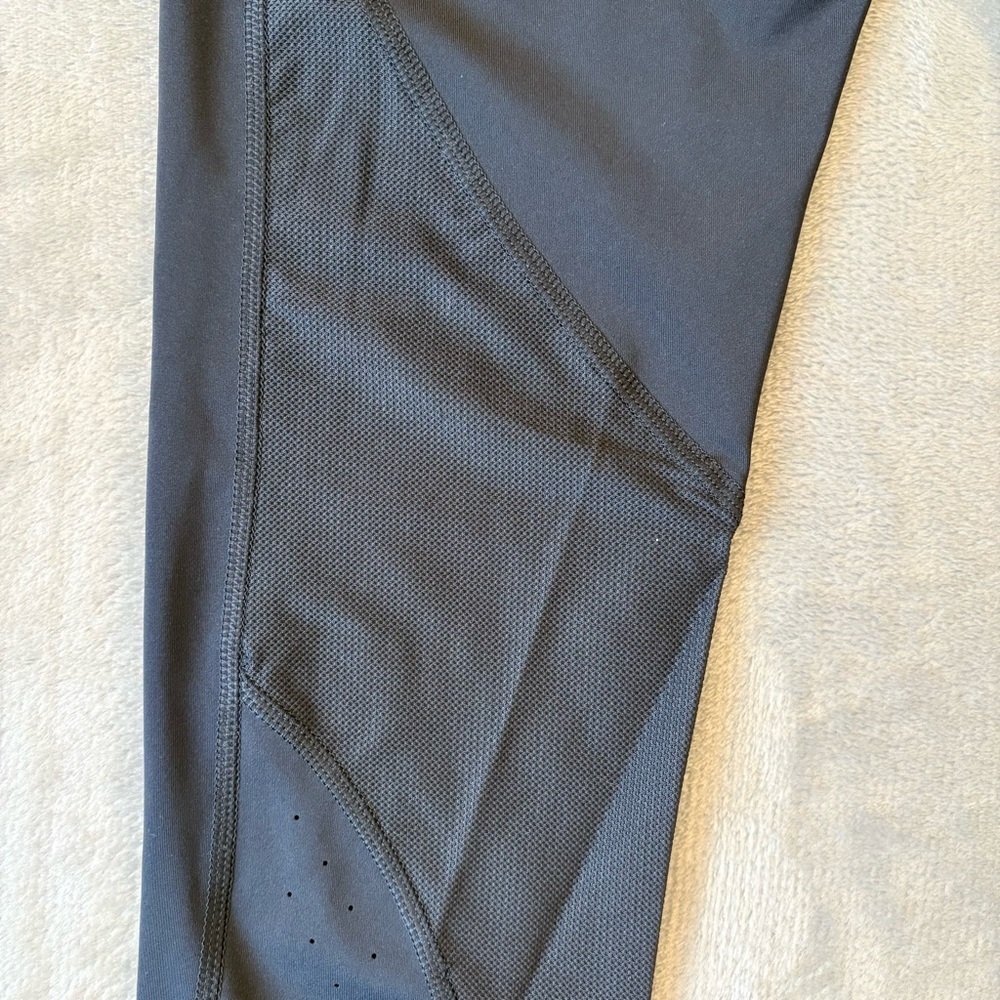NWOT Under Armour Jet Black Athletic Athleisure Running Leggings Sz M - Picture 6 of 9